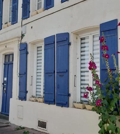 Residence Les Volets Bleus: Studio De 30 M² Classe 2 * Rochefort  Exterior photo